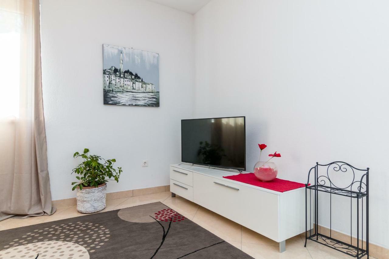 Apartment Jurasin Kastela Exterior photo